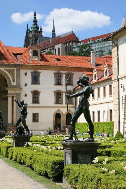 Statues en bronze d'Appolon et Neptune, jardin Wallenstein - Prag, Tschechische Republik