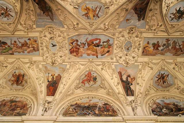 Palais Wallenstein, Sala Terrena, autre vue sur les fresques et les stucs - Prag, Tschechische Republik