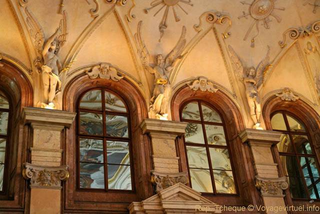 Anges sculptés dans la grande salle de représentation, Palais Wallenstein - Prag, Tschechische Republik