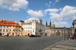 Le château et le Palais de l'Archevêché vus depuis Hradcanske Nam, Prag, Tschechische Republik.