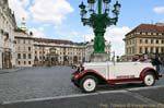 Hradcanske Nam, vieille automobile du Sightseeing Tour, Prag, Tschechische Republik.