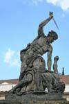 Hradčany, une statue de Ignác Platzer à l'entrée du château Royal, côté Hradcanske, Prag, Tschechische Republik.