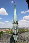 Les toits et la flèche gothique, Cathédrale Sv Vit Vaclav A Vojtech, Prag, Tschechische Republik.