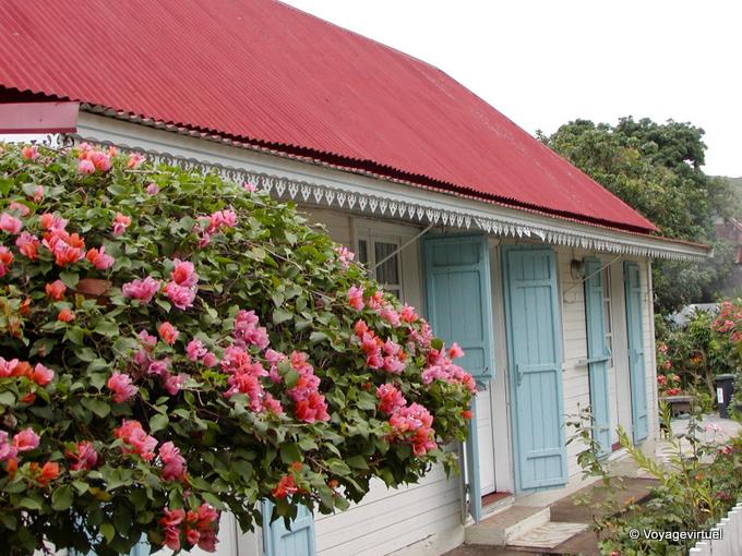Bougainvillea und Fensterläden, Entre-Deux - Insel Reunion