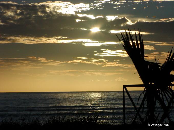 Durch die Wolken, Sonnenlicht Abend in Saint-Leu - Insel Reunion