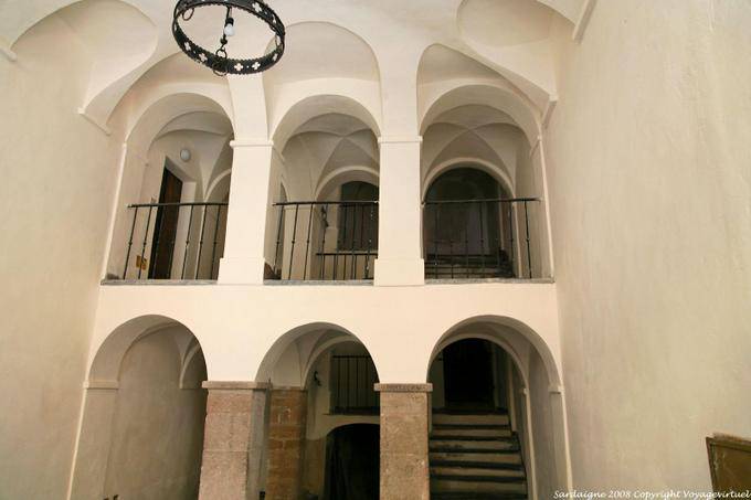 Alghero, Architektur, Bögen und Treppen Komplex - Sardinien