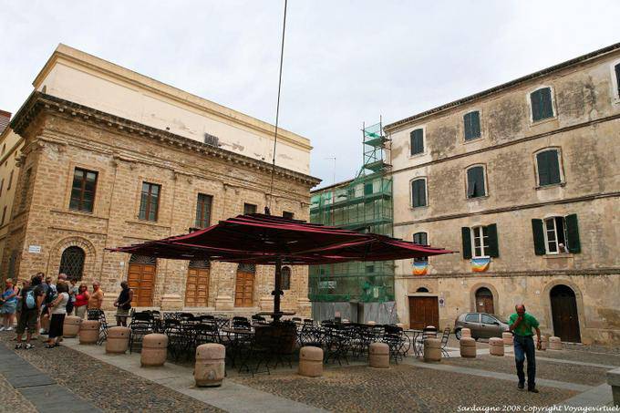 Alghero, Piazza del Teatro Placa Bisbe - Sardinien