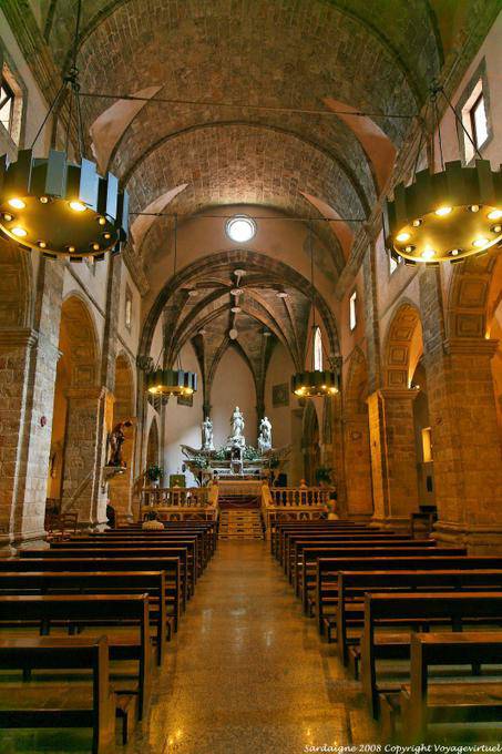 Alghero, Kirche San Francesco, das Kirchenschiff - Sardinien