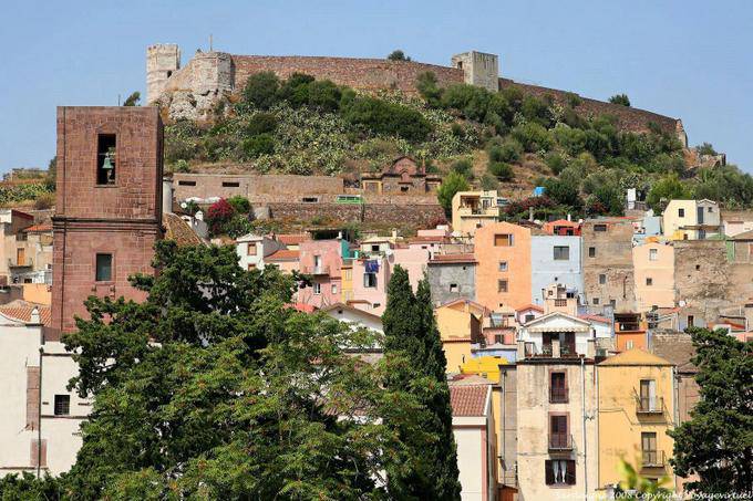 Bosa, die Kathedrale und das Fort Malaspina - Sardinien