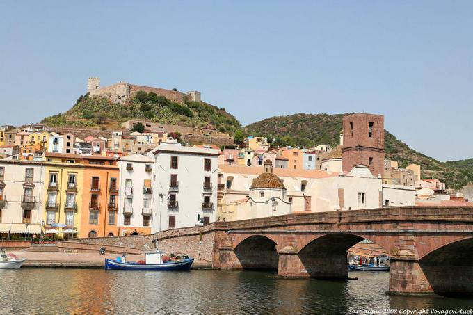 Bosa, Ponte Vecchio, Dom und Schloss - Sardinien