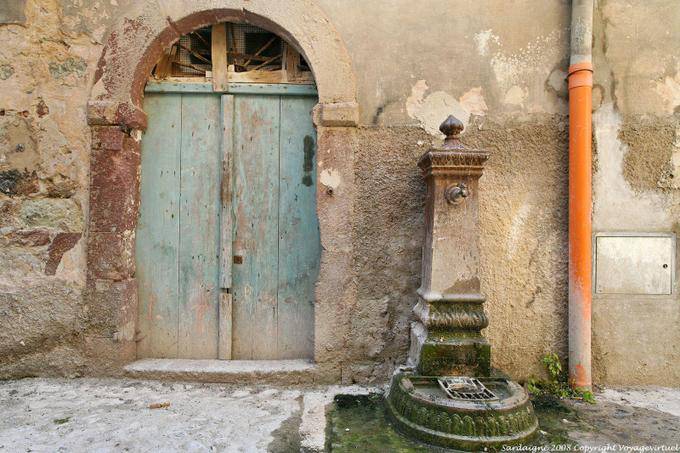 Bosa, Vicolo della Scuda Street Fountain - Sardinien