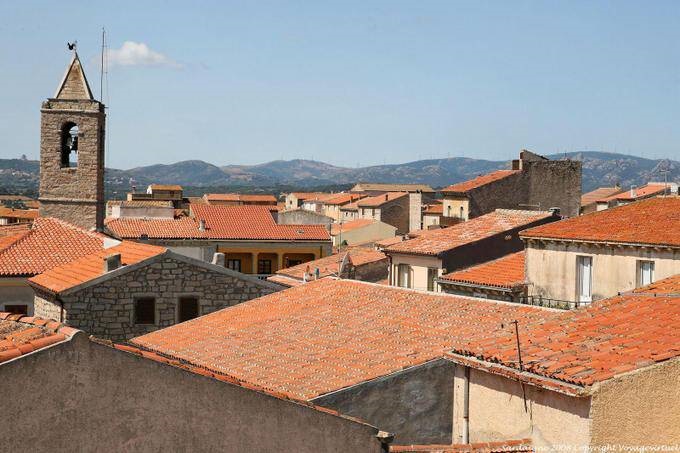 Luras, über den Dächern - Sardinien