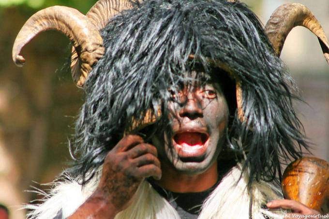 Nuoro, Festa del Redentore, Mamutzones Antigos Samugheo Schrei der Bestie - Sardinien