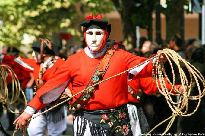 Nuoro, Festa del Redentore, Maschere Mamoiada Vorbereitung Lasso - Sardinien