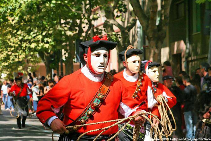 Nuoro, Festa del Redentore, Maschere Mamoiada Opfer suchen - Sardinien