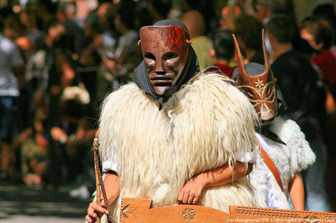 Nuoro, Festa del Redentore, sos Merdules Bezzos von Otzana, Doppelmaske - Sardinien