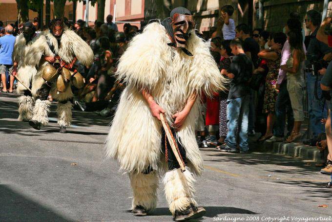 Nuoro, Festa del Redentore, sos Merdules Bezzos von Otzana, Schafspelz - Sardinien