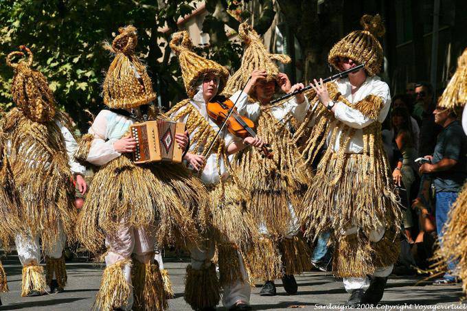 Nuoro, Festa del Redentore, Pflanzen Tracht - Sardinien