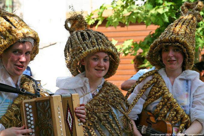 Lächeln und Akkordeon, Nuoro, Festa del Redentore, Pflanzen Tracht - Sardinien