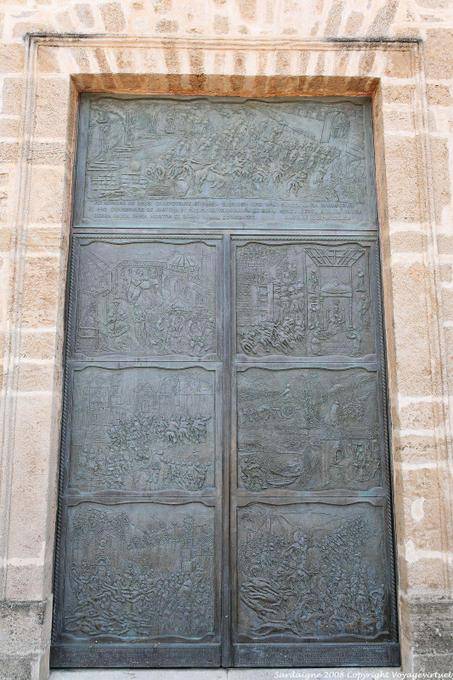Oristano, Kathedrale Santa Maria, Flachrelief an einer Tür - Sardinien