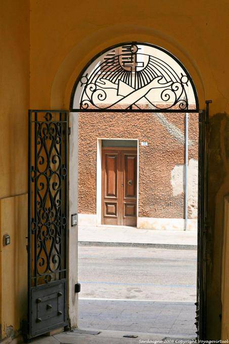 Tor offen, Oristano, Via Duomo - Sardinien