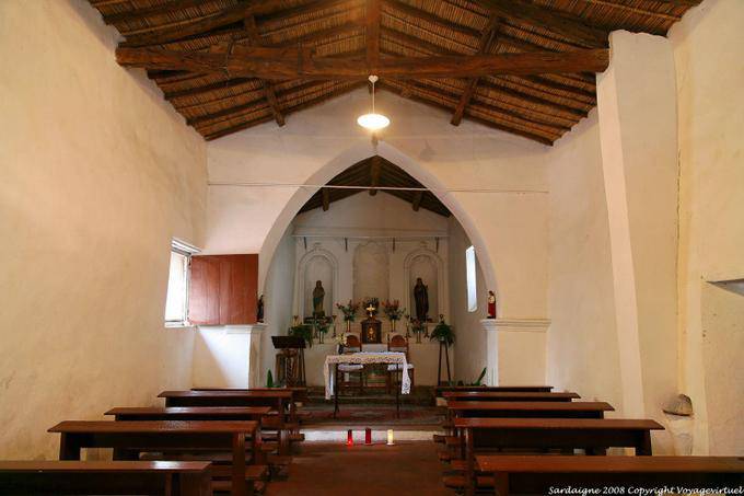 Orosei, eine kleine Kirche, Kirchenschiff - Sardinien