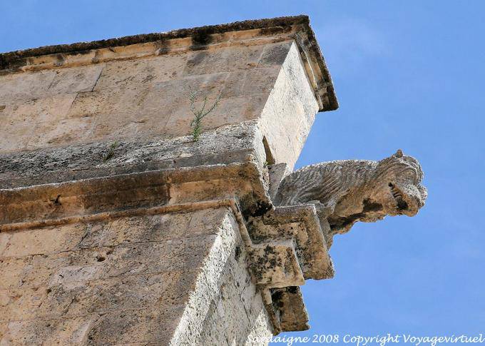 Sassari, Kathedrale San Nicola, ein Monster, Wasserspeier auf einem Strebepfeiler - Sardinien