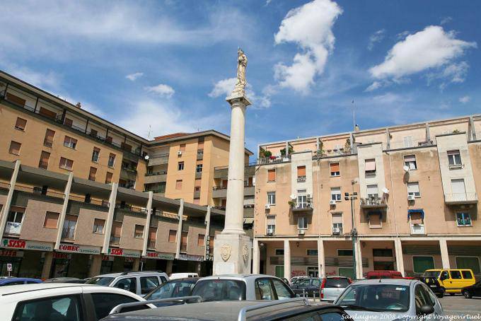 Sassari Statue auf der Piazza Monsignor Arcangelo Mazzotti - Sardinien