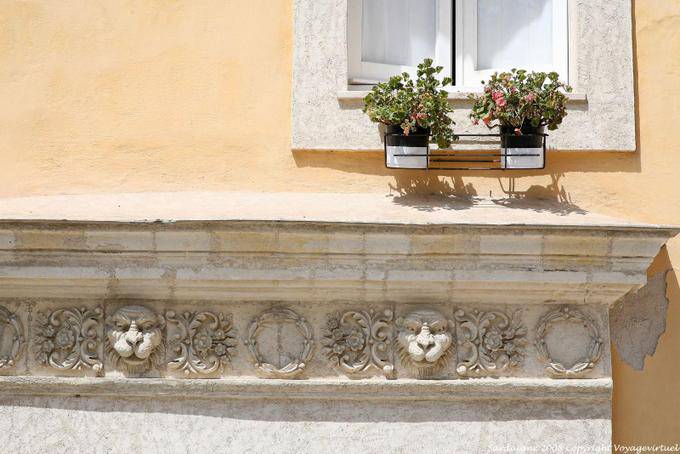Sassari, geschnitzten Löwenköpfen über Decimario - Sardinien