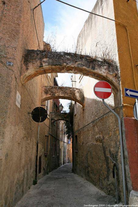 Sassari, über Margherita di Castelvì, Unterstützung Bögen im Fahrstreifens - Sardinien