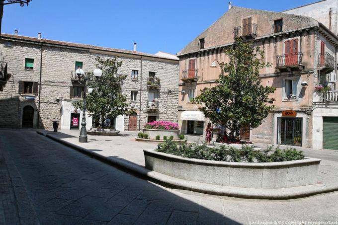 Tempio Pausania Piazza d'Italia - Sardinien