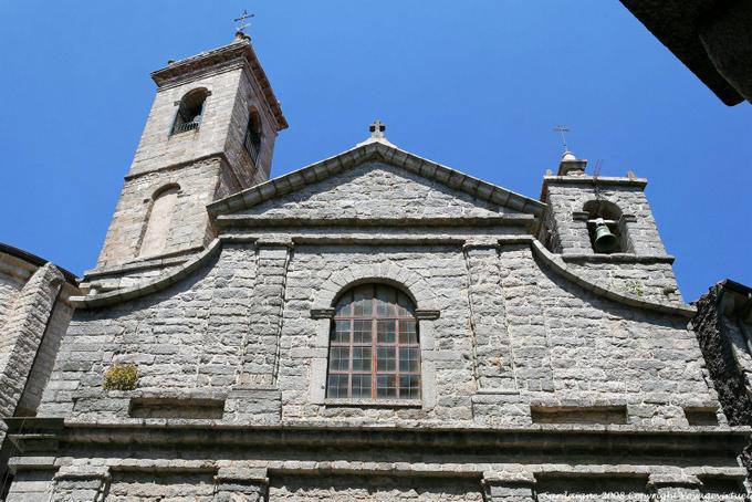 Außen und Glockenturm der Kathedrale San Pietro, Tempio Pausania - Sardinien