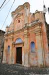 Orosei, orange Kirche in der Stadt, Sardinien.