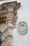 Sassari, Palazzo del Barone Uzzini, Medaillon und Spalte Detail, Sardinien.
