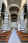 Architektur des Mittelschiffs des Benediktinerklosters St. Peter Sorres, Thiesi, Sardinien.