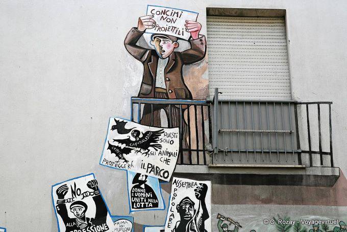 Orgosolo, malt die Demonstranten auf faux Balkon - Sardinien