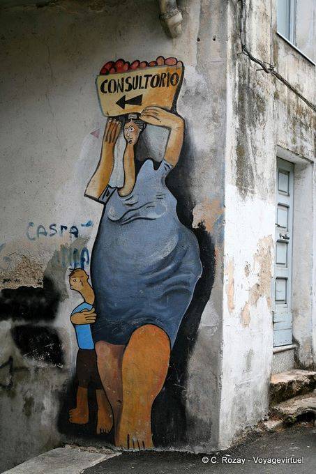 Orgosolo, Consultorio, Anzeige an der Ecke von Corso Repubblica, Wandmalerei - Sardinien