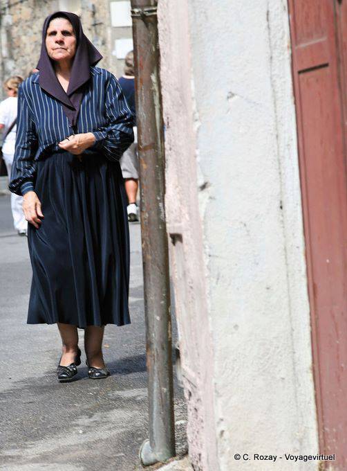 Orgosolo, feminine typische Tracht - Sardinien