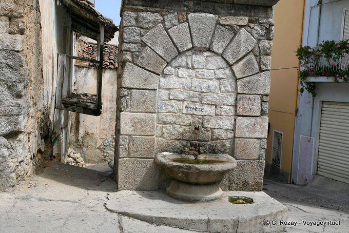 Orgosolo, ein Brunnen, über Sos Cantaros - Sardinien