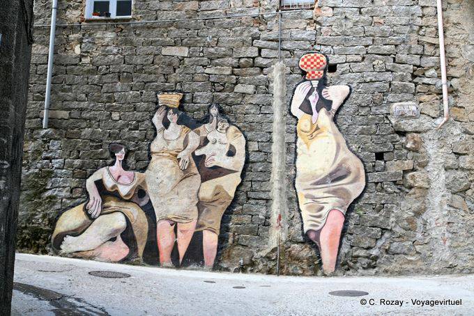 Orgosolo, eine Gruppe von Frauen, Via D'Azeglio, Wandmalerei - Sardinien
