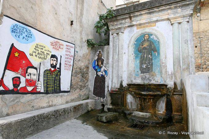 Orgosolo, Brunnen und Cunzimu Star-Geschichte-Wandmalerei - Sardinien