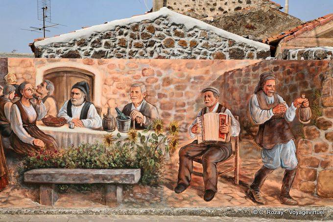 Tinnura, nach dem Abendessen Musik, Via del Pane, Wandmalerei - Sardinien