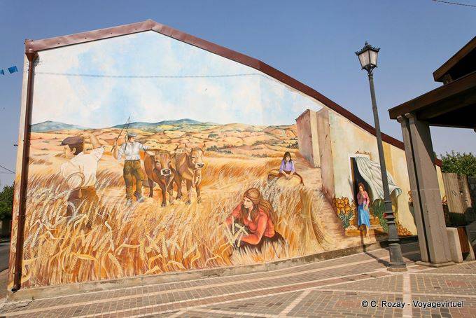 Tinnura, Ernte Mais, Wand, Piazza del Municipio - Sardinien