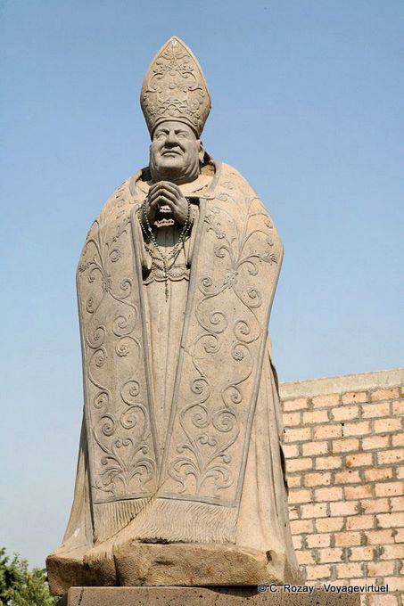 Tinnura, Piazza del Papa, die Statue von Johannes XXIII - Sardinien