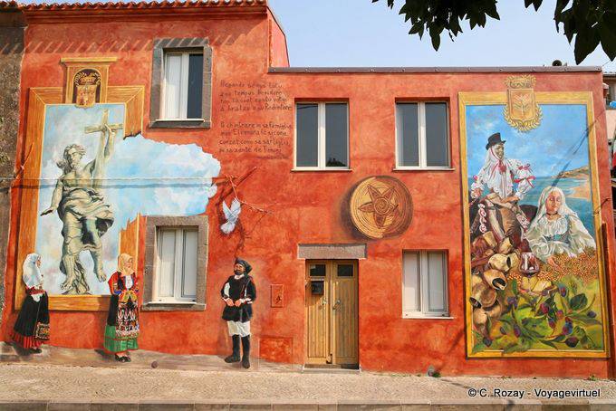 Tinnura, Christus der Erlöser und historischen Kostümen, Wandmalerei - Sardinien