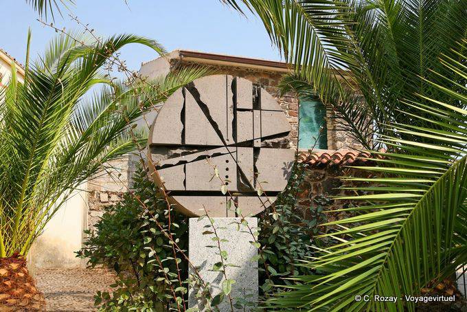 Tinnura, gebrochene Sonne, monumentales Werk - Sardinien