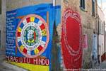 Orgosolo, willkommen in der Apokalypse, Murag Utu Hindu, Wandmalerei, Sardinien.