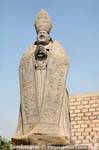 Tinnura, Piazza del Papa, die Statue von Johannes XXIII, Sardinien.