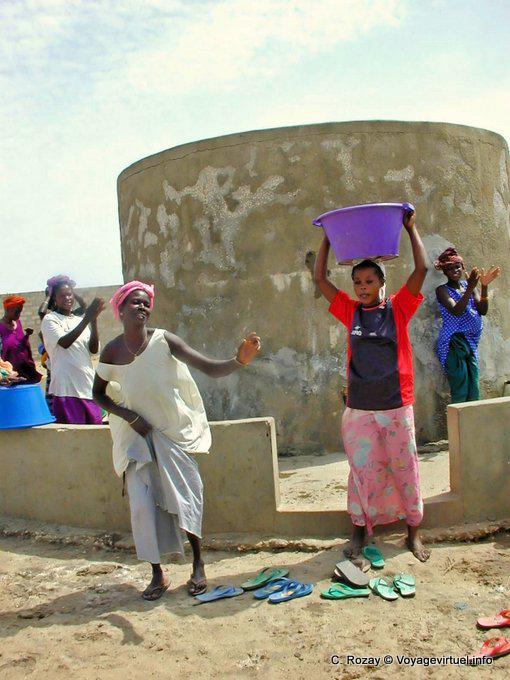 Wasser Singen, Tanzen Frau - Senegal