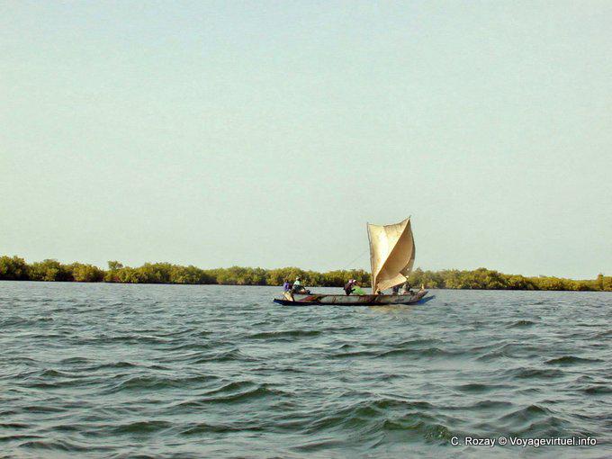 Typische Boot segeln und Sine Saloum - Senegal